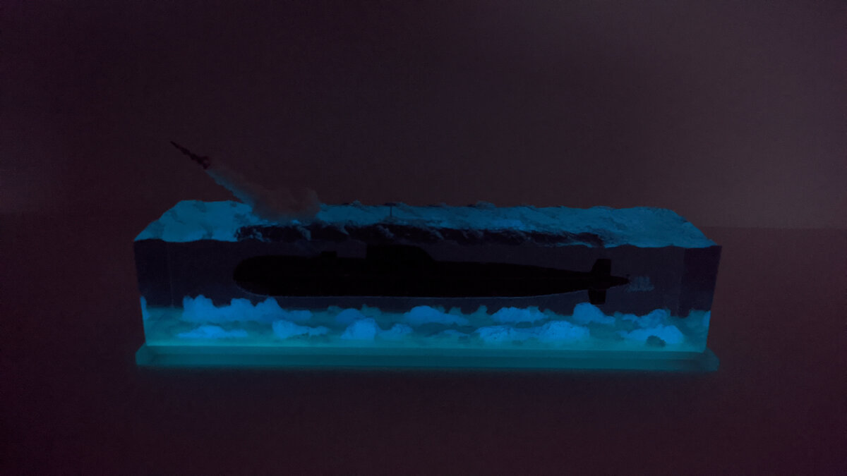 луч света во тьме. светящиеся гнилушки. свет во тьме. свет во мраке. светящийся в темноте.