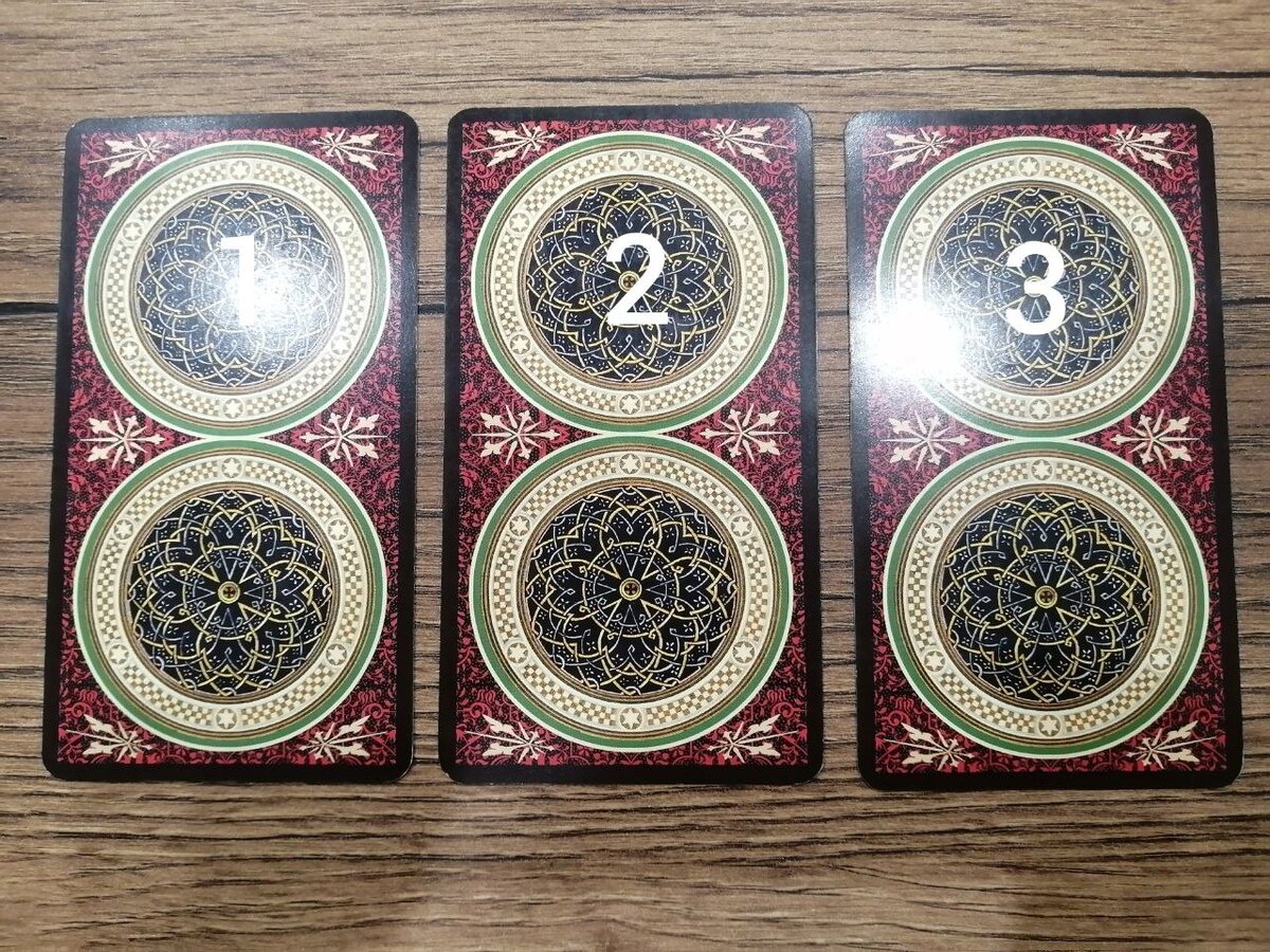 3 пентаклей таро тота. 3 дисков таро. 3 дисков таро. Карта 3 пентаклей таро уэйта. 3 дисков таро.