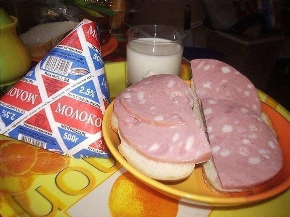 Впервые я с этим столкнулась еще в детстве. Я родом из небогатой семьи, родилась в провинциальном городке, где в магазинах были практически пустые полки.-5