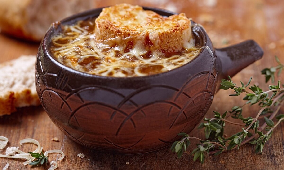 Деликатес из Франции - суп из лука.