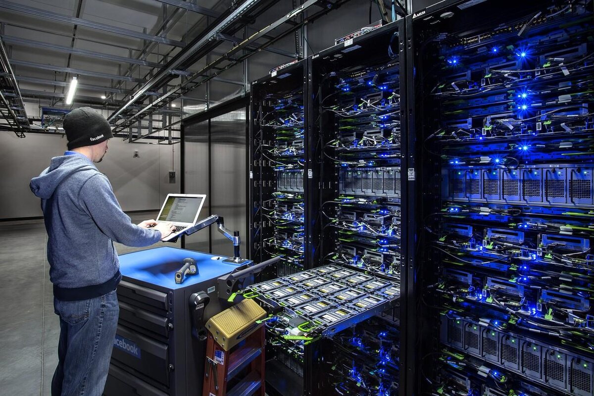 Английский кибер кэмп. Систмныйадминистратор. Работа сетевой инженер. Системный администратор. Инженер сети.