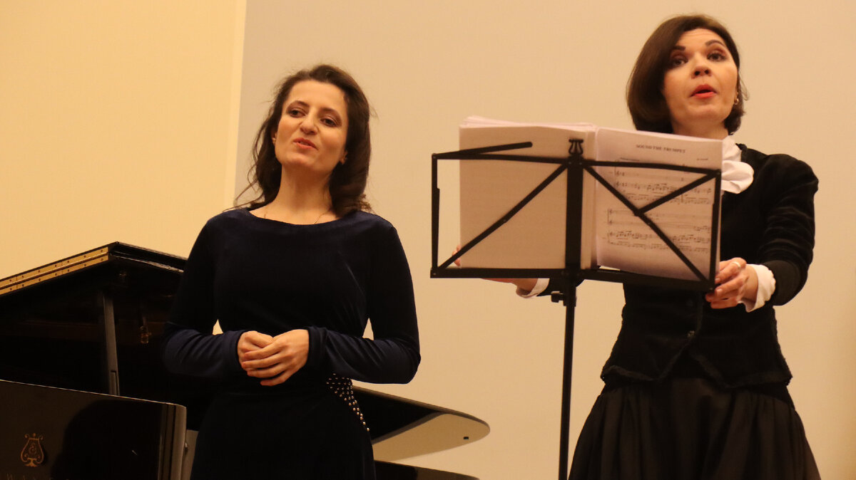 игра на фортепиано.