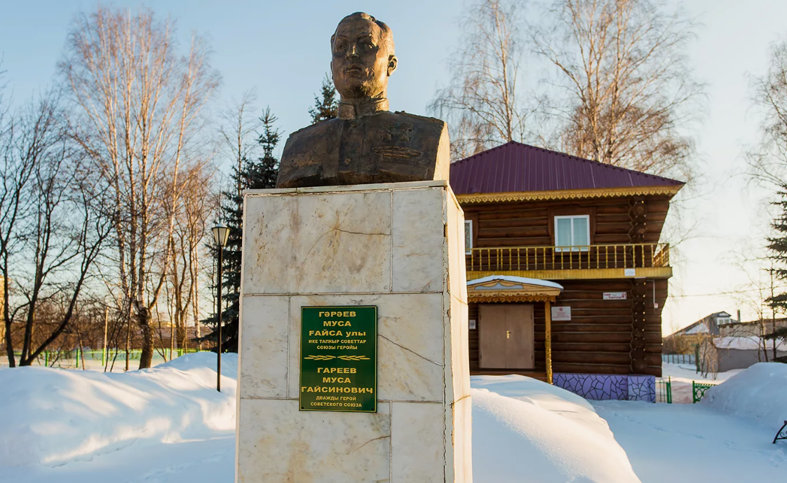 Село муса. Музей Мусы Гареева Верхнеяркеево. Музей Мусы Гареева в Илишевском районе.