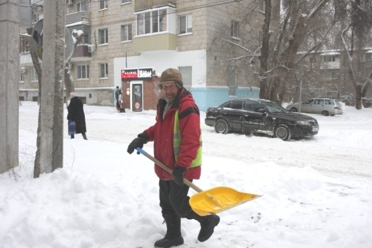    В Волгограде 177 УК проштрафились перед ГЖИ из-за снега и наледи во дворах