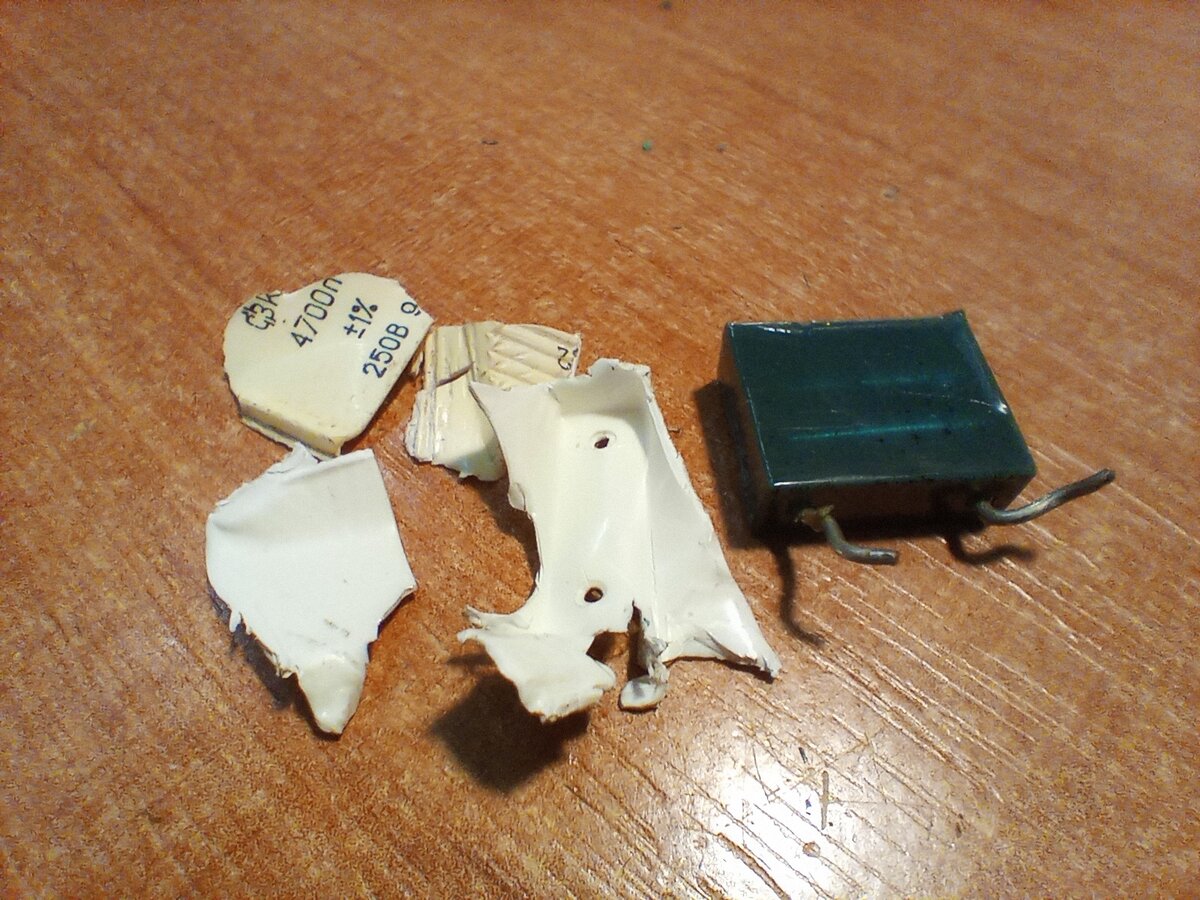 Керамический конденсатор 4. К71-7 1000пф. К71-7 1000пф. Конденсатор 1000 пф маркировка керамический. Конденсатор 390 пф.