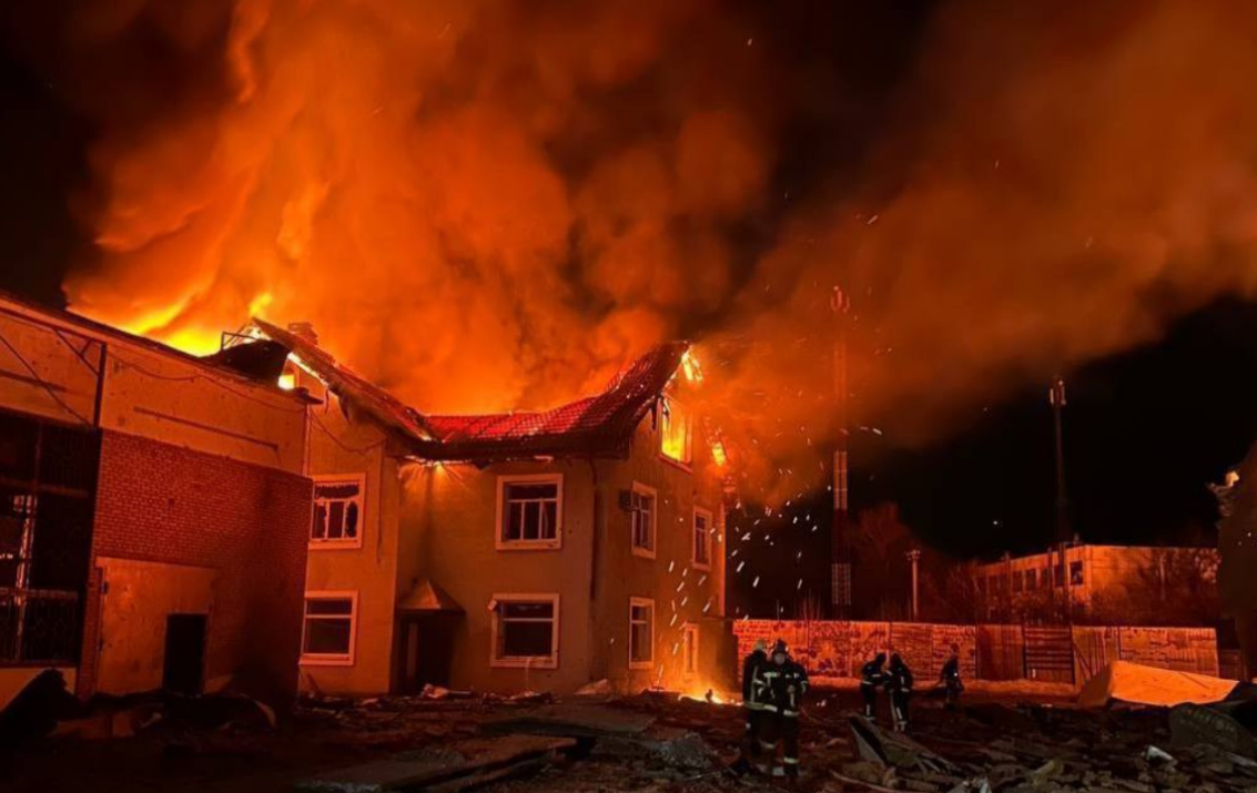 Древо-земляная огневая точка дзот. Линия маннергейма и линия мажино. Пулеметный дзот. Долговременная оборонительная точка. Помещение от огня противника в оборонительных сооружениях.