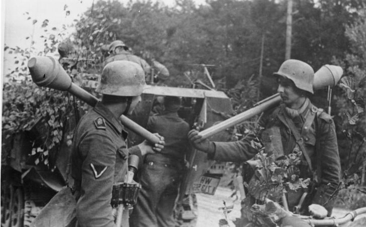 Танк в gta 5 база. Куда доставляют танк. Гта 5 дом франклина на карте. Ангар для танка в гта 5 на карте. Гта 5 танк rhino.