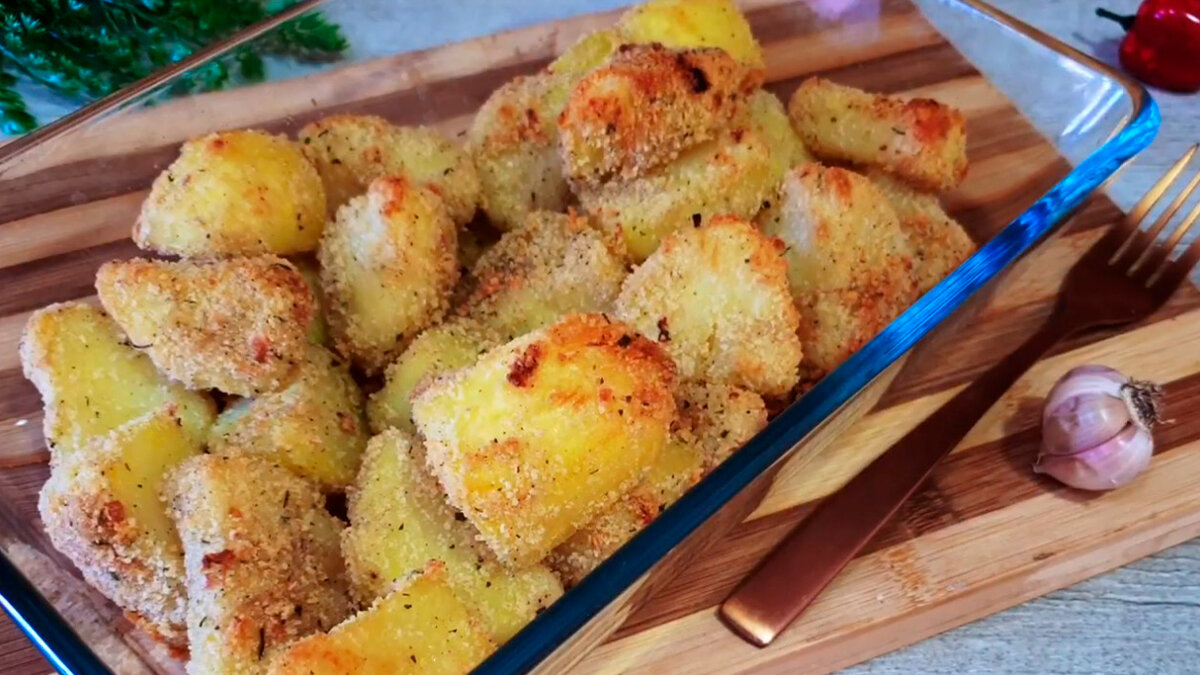 Картофель в панировке. Картошка по-деревенски в панировке в духовке. Картофельные сухари. Котлетки из чечевицы. Картофельные снеки pomsticks.