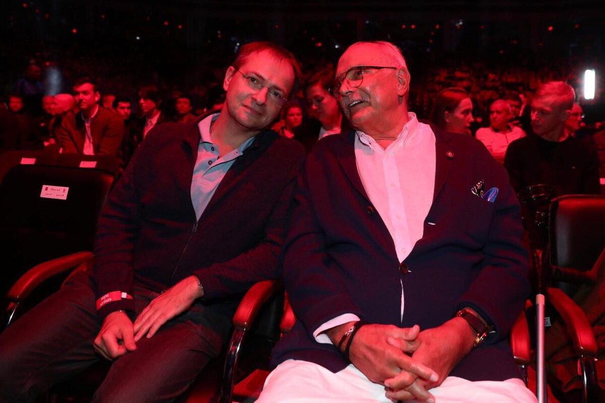 Никита Михалков как любитель бокса старается посещать все крупные турниры в России.  Фото: пресс-служба RCC