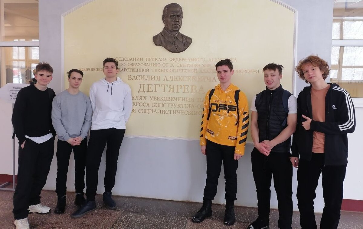 От нашей школы участие в игре приняла команда учащихся 11-ых классов