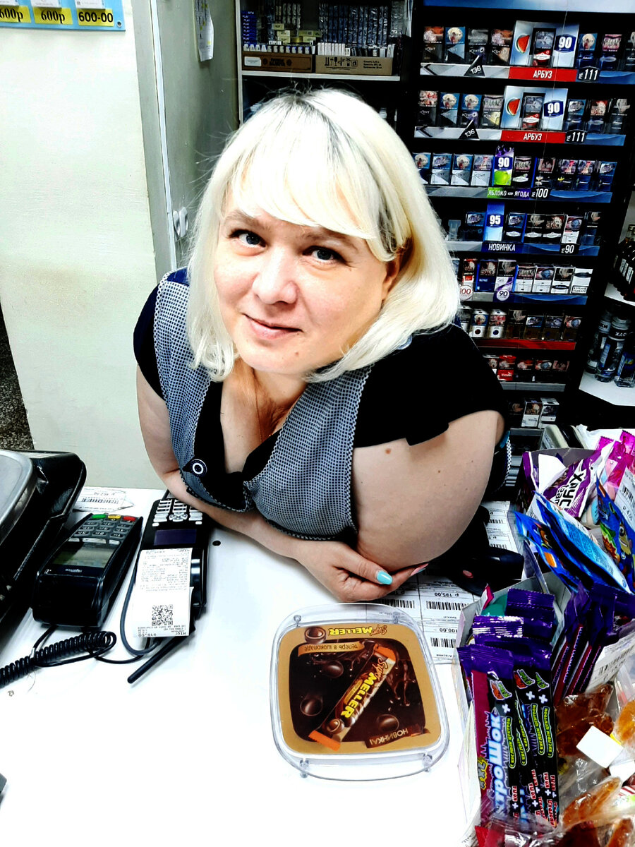 Пачка сигарет в моем. Пачка сигарет цой текст. Пачка сигарет в кармане заставляет жить меня этот день. Лизер пачка сигарет. Пачка сигарет аккордами лищер.