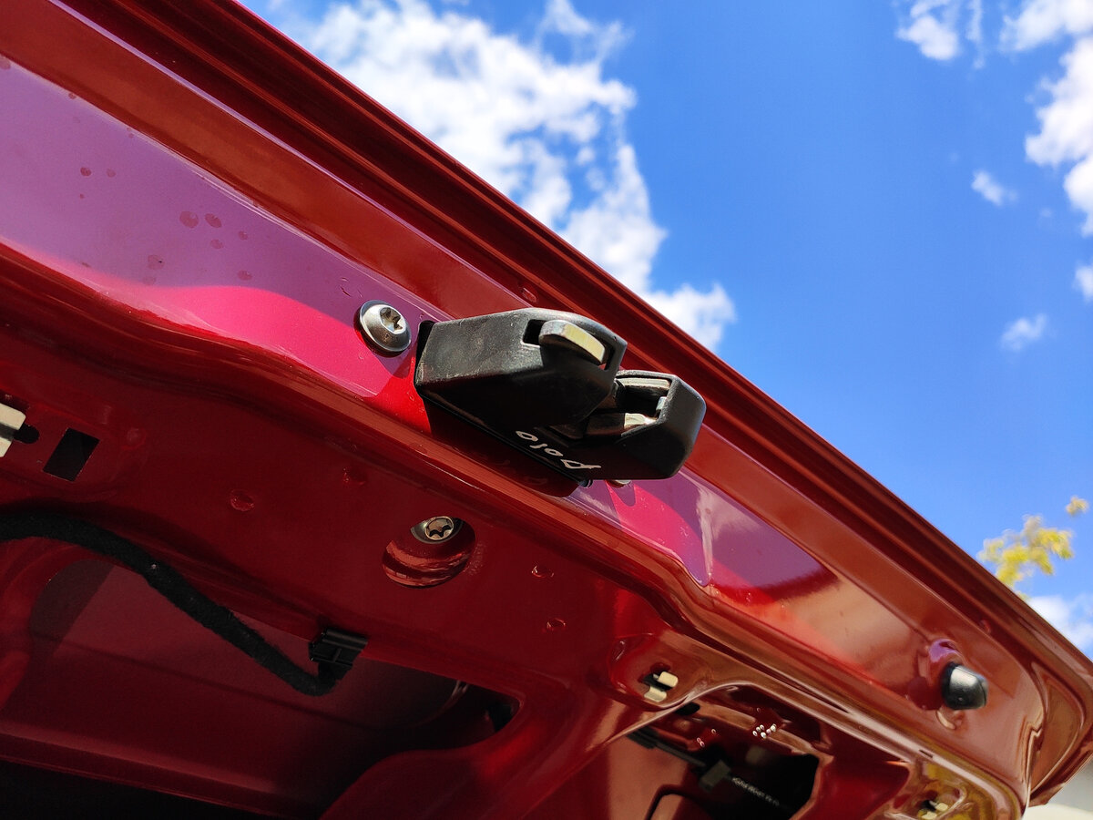 пружина багажника ваз 2110 на поло седан. крутая машина сзади с открытым багажником. автоматическое открывание багажника polo sedan. открывания багажника дэу леганза. электропривод багажника 2112 сервопривод.