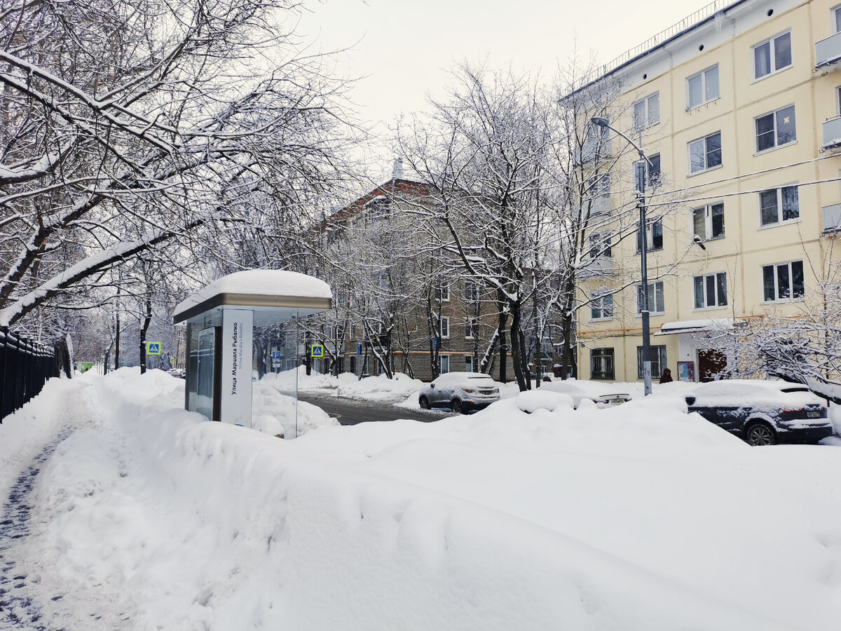 Автобусная остановка "Улица Маршала Рыбалко". 3-й Волоколамский проезд.
