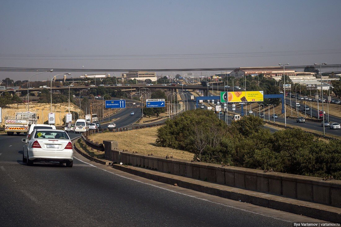 Дороги южной африки. Дорога садов (гарден-рут). Route 62 юар. Машина на дороге в горах фото. Гарден роуд юар.