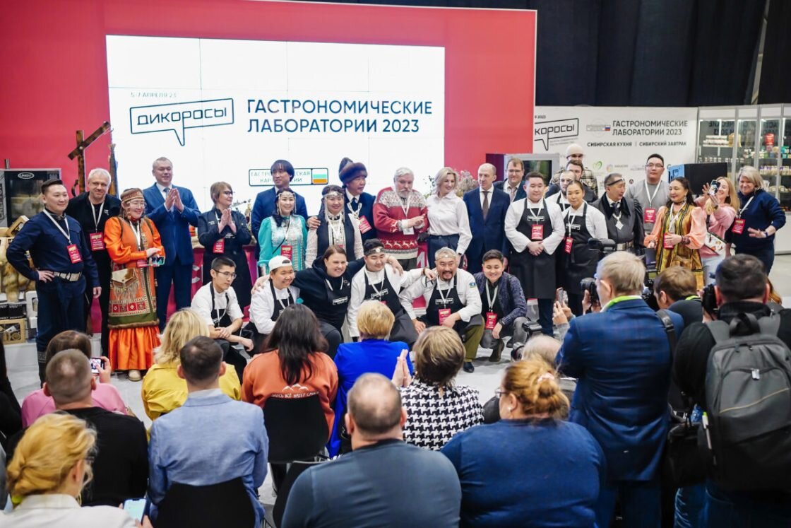 менеджер по продажам. руководитель ключевых клиентов. кабинет бизнесмена. бизнесмен. офисный сотрудник.