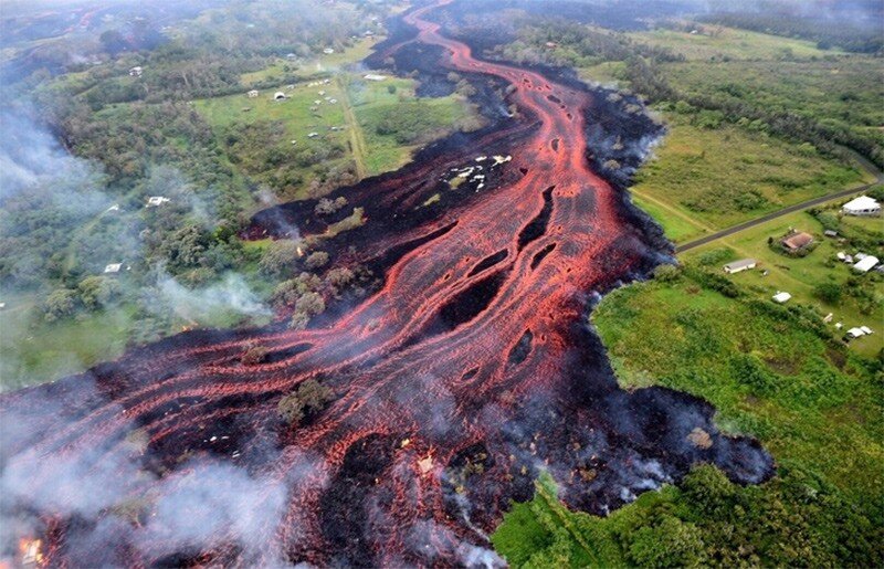 https://www.interessantesaber.com.br/wp-content/uploads/2018/08/O-vulcão-Kilauea-em-erupção-no-Havaí.jpg