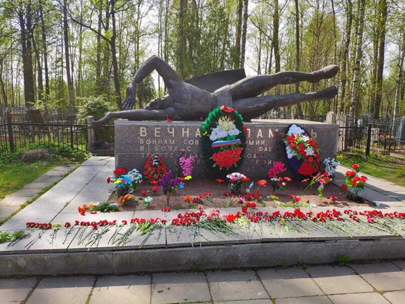 Воинское захоронение в пос. Усть-Ижора