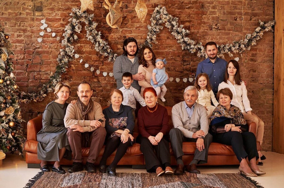 семейное предпринимательство. хорошие моменты в жизни. каждый создан для семьи. счастливая семья. счастливая семья улыбается.