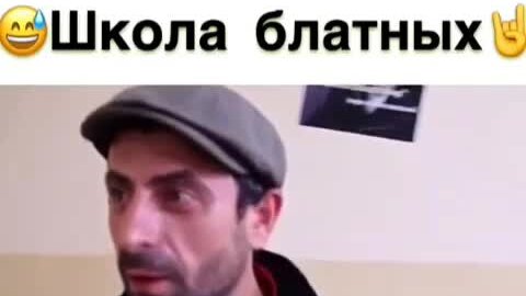 Женщина смеется. Креативное мышление. Человек под маской. Счастливый ребенок. Успешный человек.