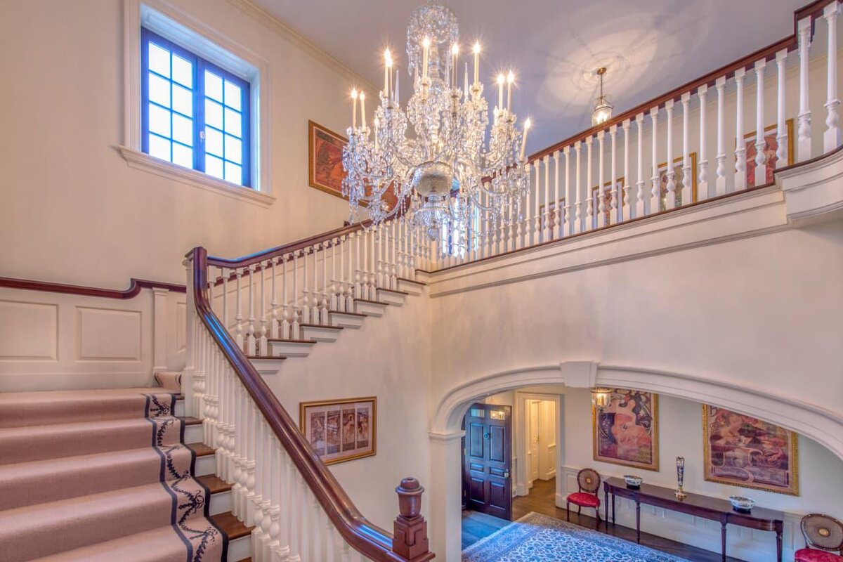 Mansion Global📷В особняке 12 ванных комнат и 10 спален