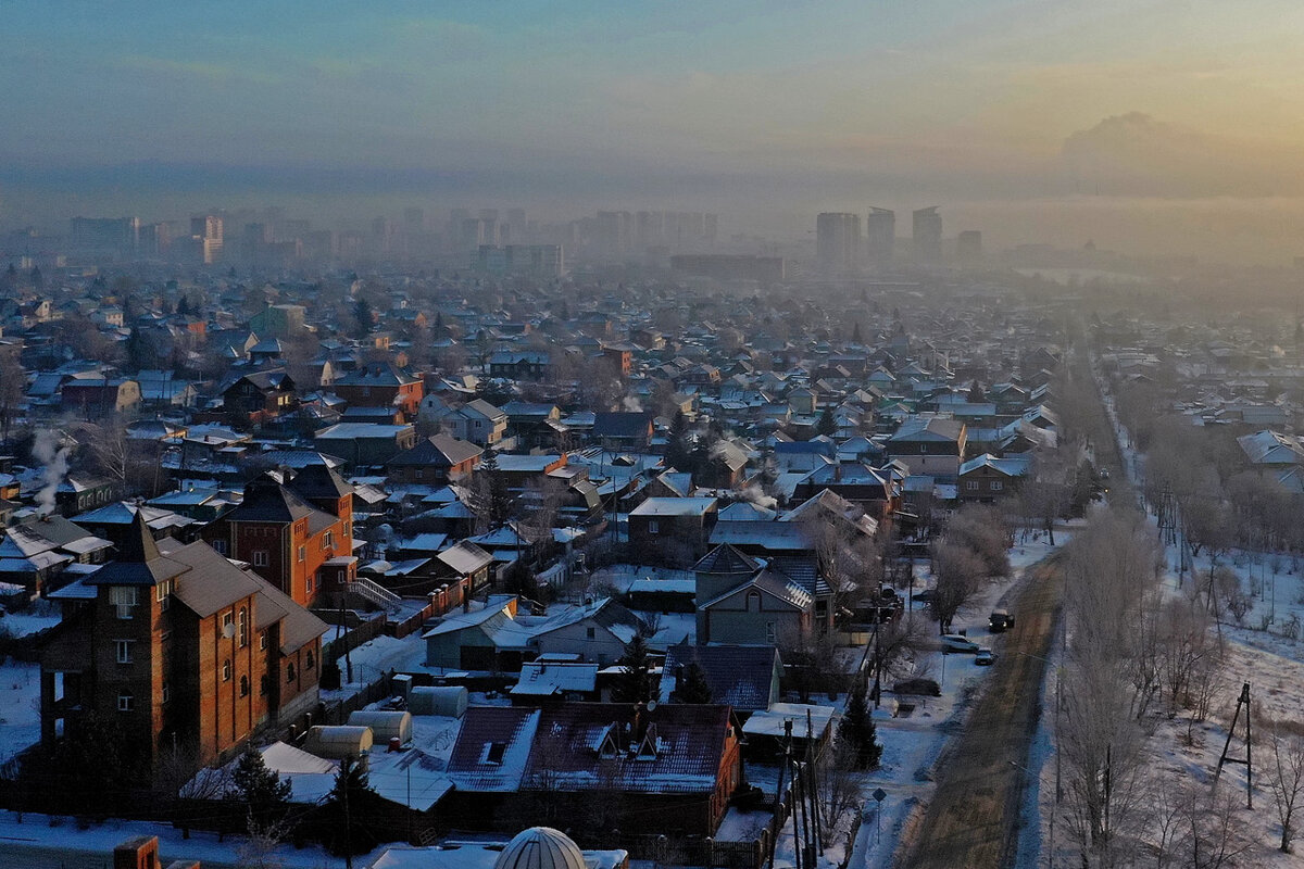     Частный сектор Красноярска и готов бы отказаться от угля, но все остальные виды отопления слишком дорогие