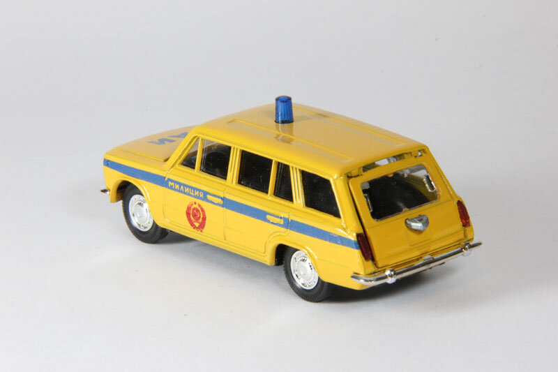 Саратовская Ваз-2102 в цветографической схеме советской милиции.
Фото из открытых источников.