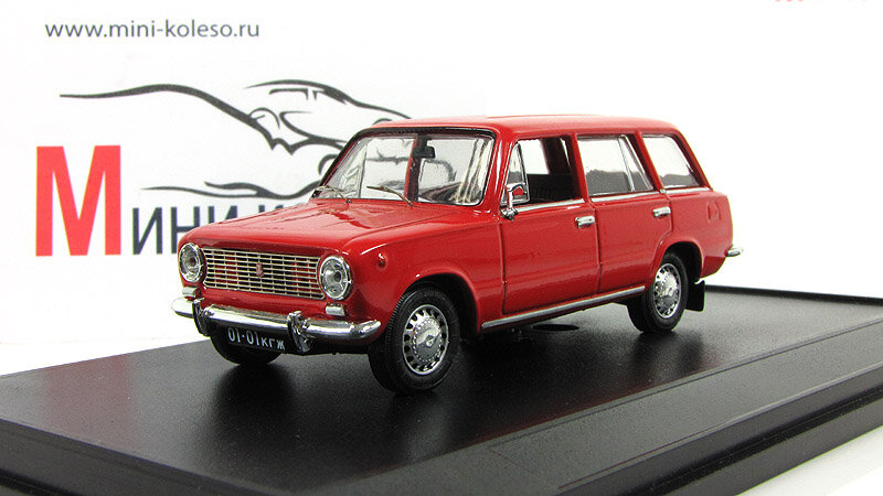 Ваз-2102 "Жигули". Доработанная модель. Возможно так выглядел бы вариант от IST Models.
Фото взяты с ресурса mini-koleso. 