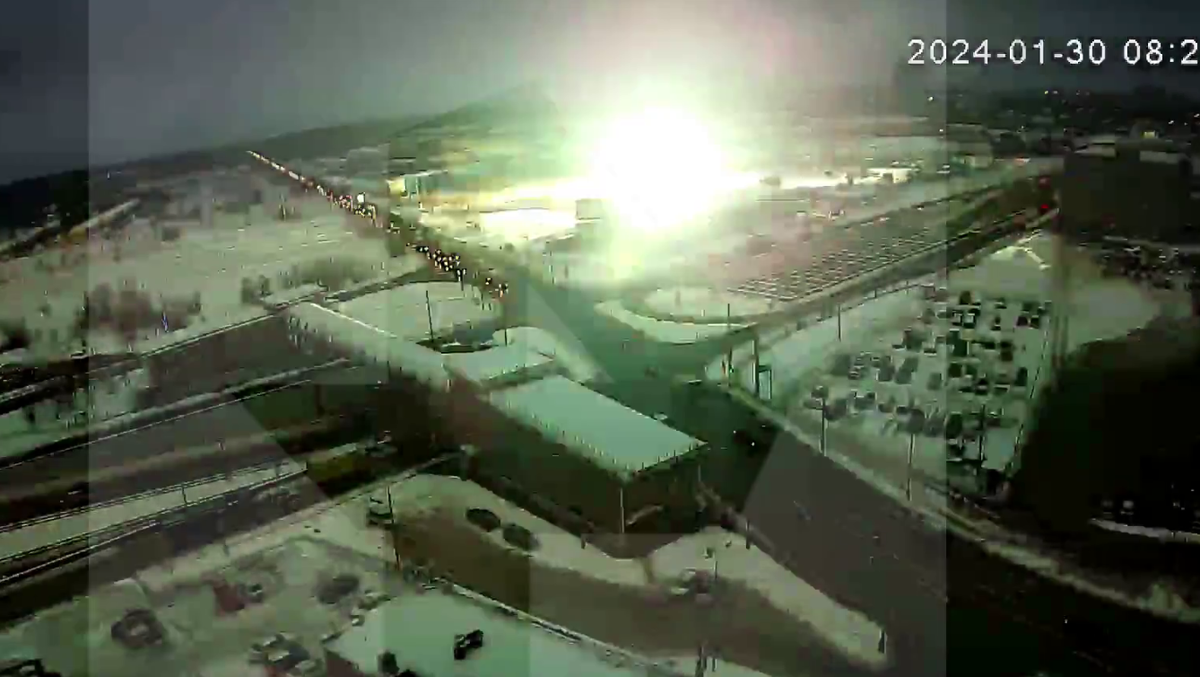 Картинки пожар на электроподстанции. Пожар на подстанции свао москва. Шувалов высотка на котельнической набережной. Пожар на подстанции свао москва. Взрывы на западе москвы.