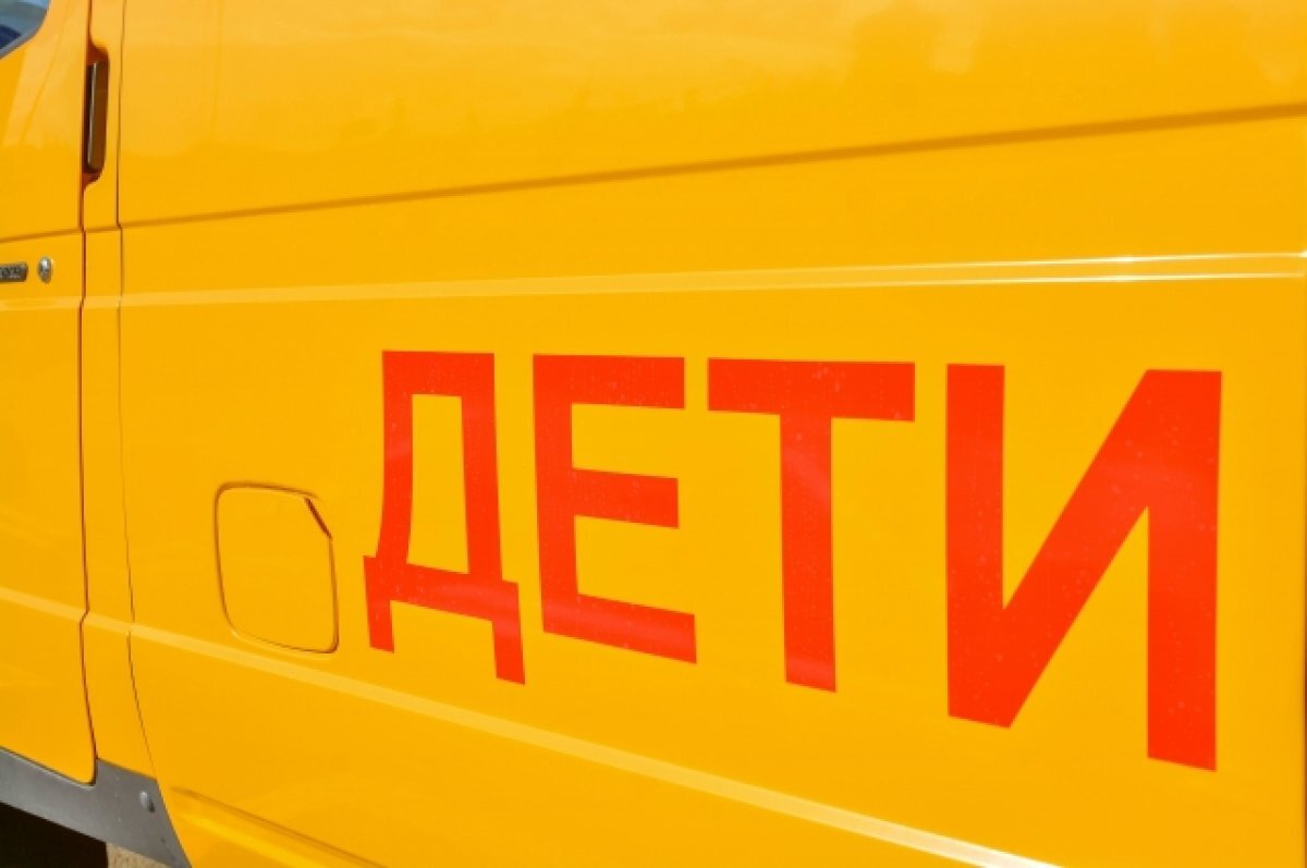    Чтобы избежать ДТП водителю школьного автобуса пришлось съехать в кювет.