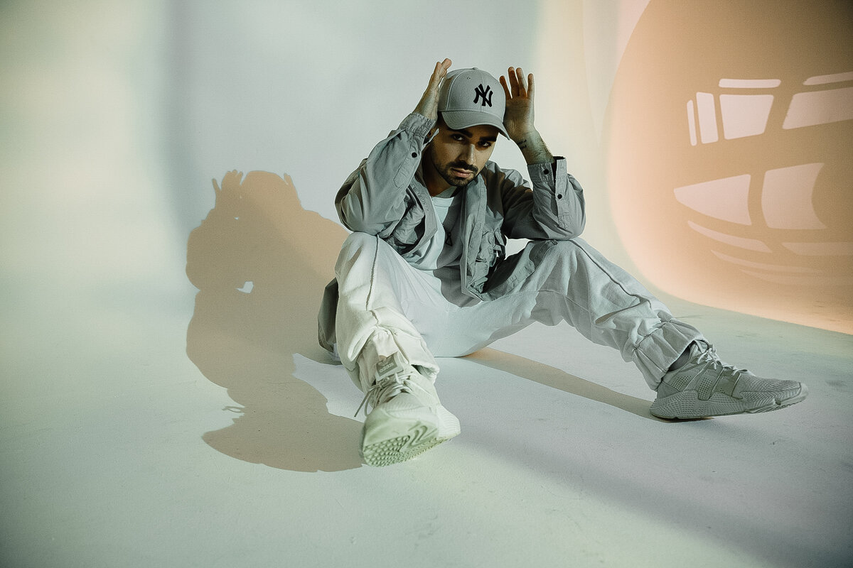 Песня а помнишь наш вечер и белый. Песня а помнишь наш вечер и белый. Мандаришка плей. Песня а помнишь наш вечер и белый. А помнишь вечер а помнишь вечера.