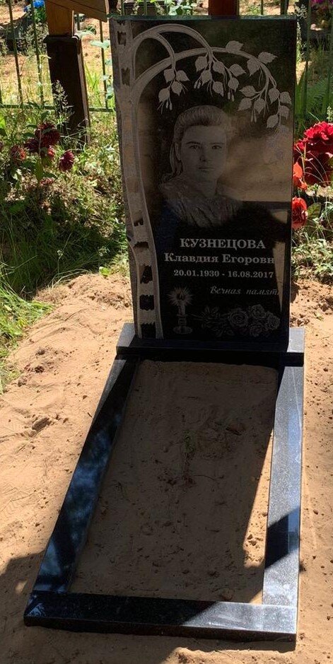 Символы на памятниках. Памятники для рисования. Изображения на надгробиях. Цветы на памятнике гравировка. Изображения на надгробиях.