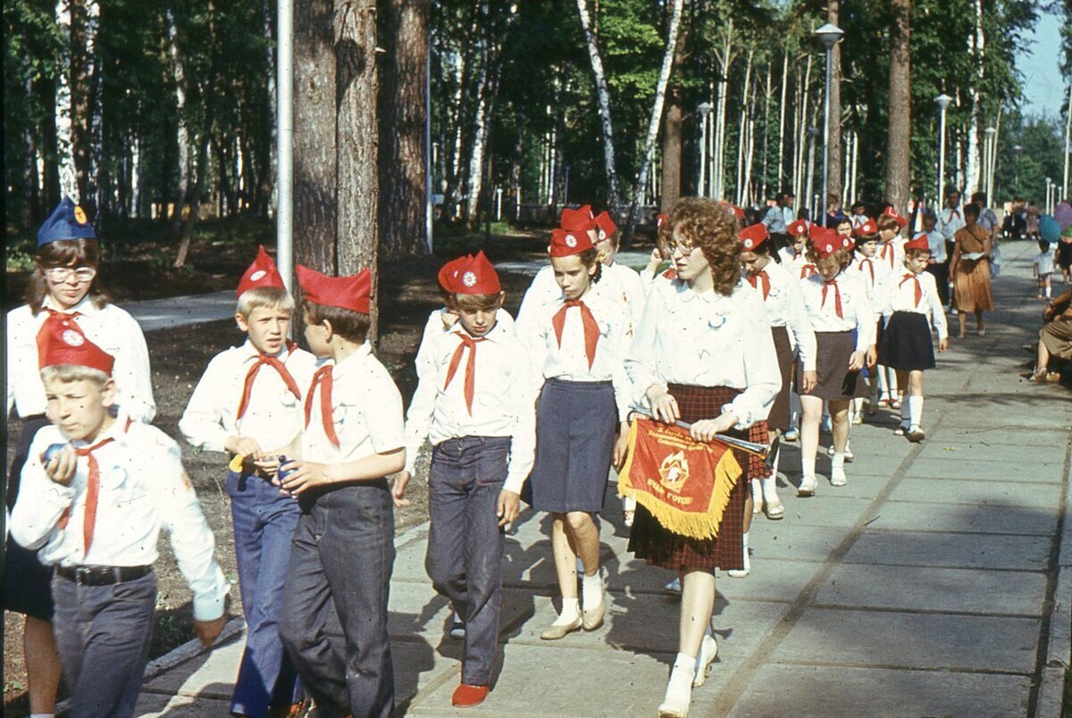 Советские пионерские лагеря