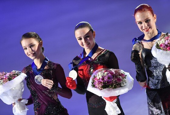    Слева направо: Анна Щербакова, Камила Валиева и Александра Трусова