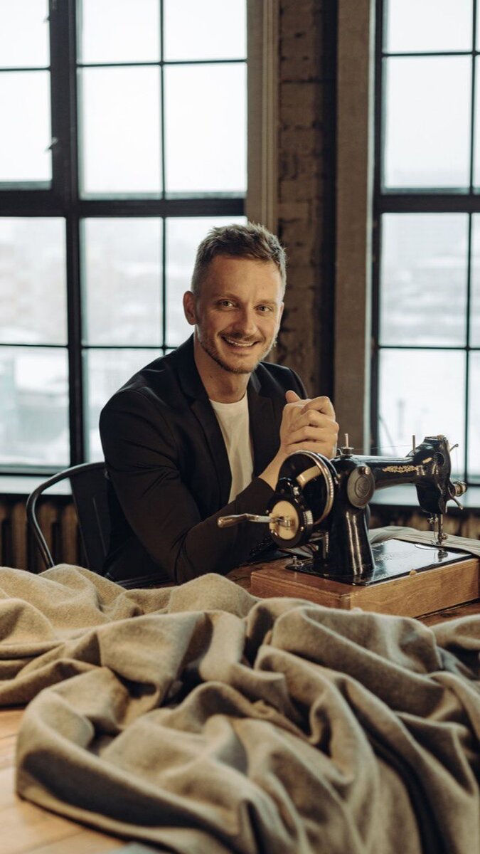 на фото, основатель компании и создатель этого канала, ваш покорный слуга