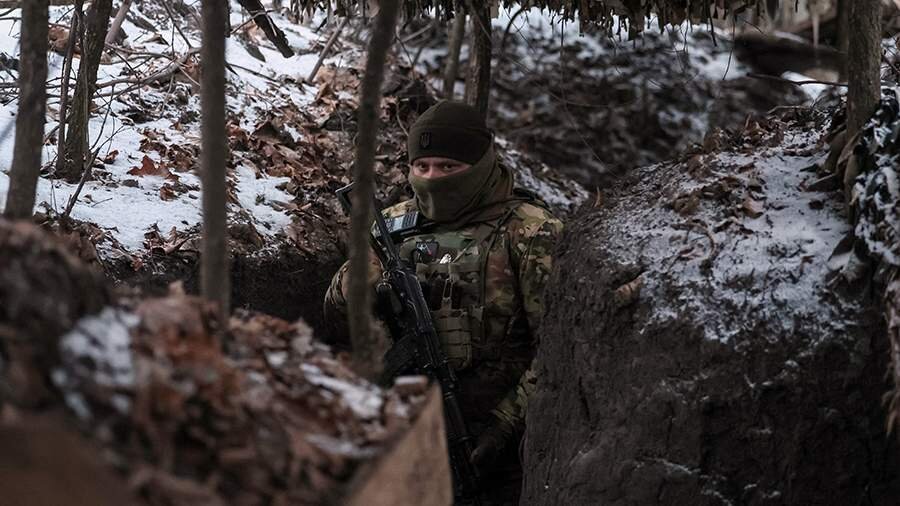 Картинка солдата в окопе