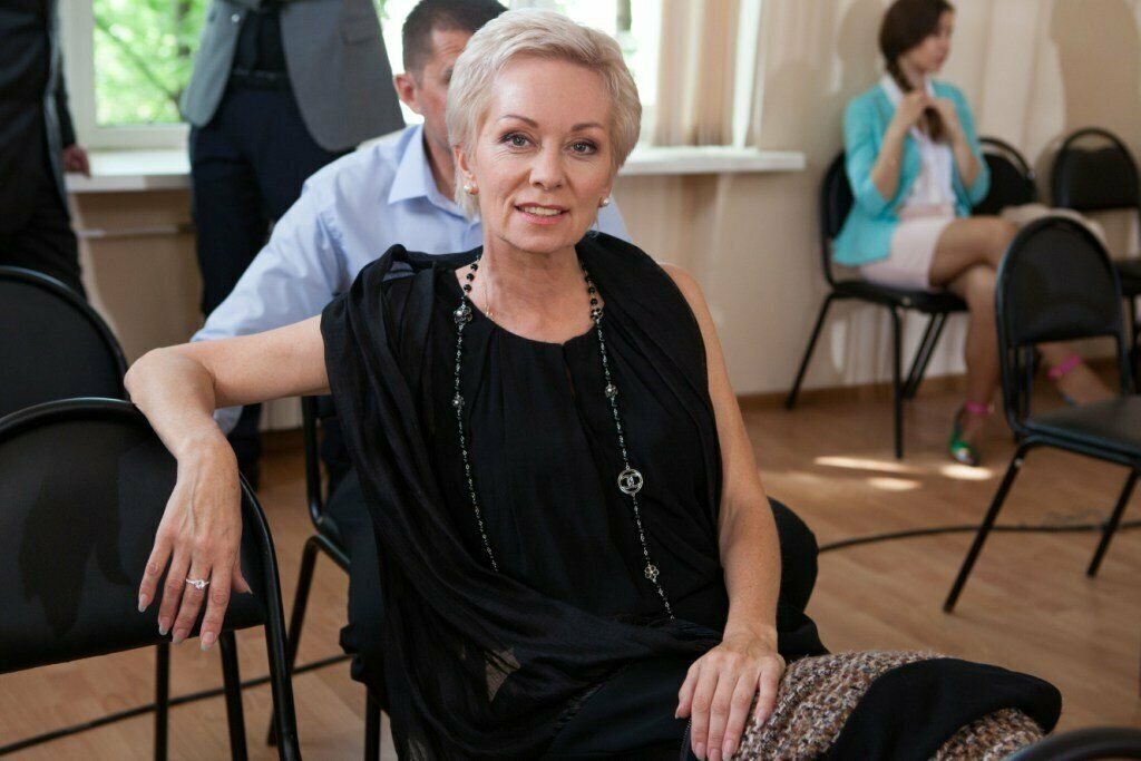 имена всех королев. имена всех королев. семья королевы елизаветы великобритании. семейное древо королев мьюни. королевские имена для детей.