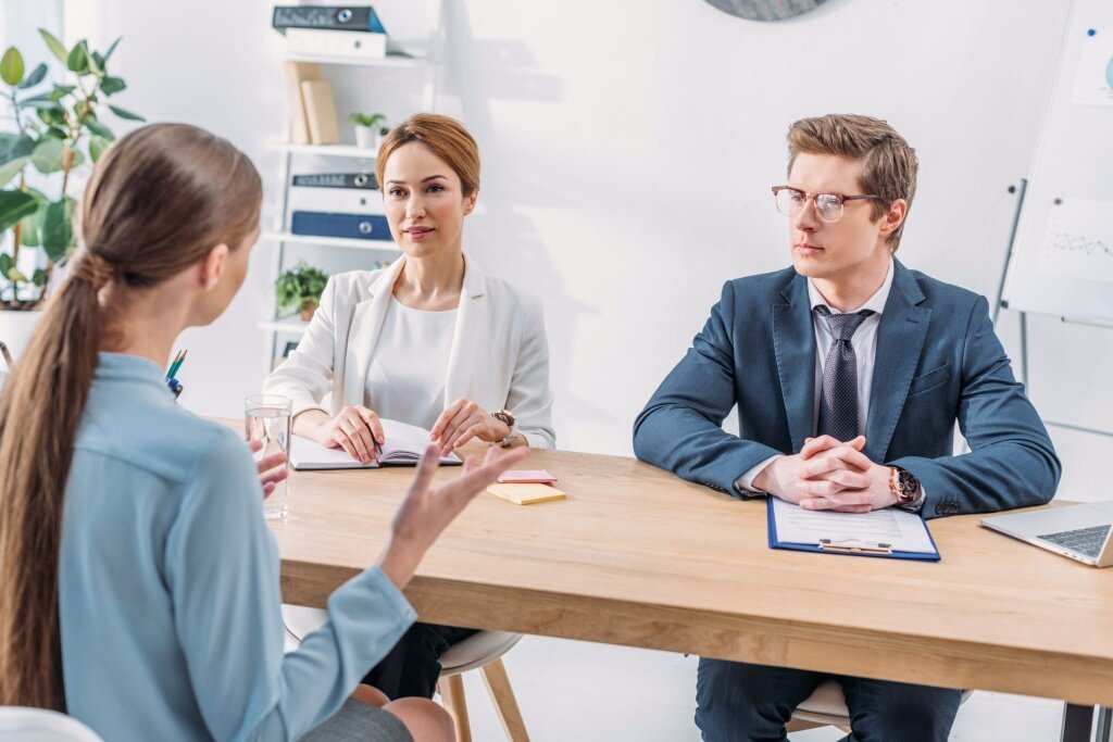 Рабочий строитель. Помогающие профессии. Работа в помогающих профессиях. Работники на стройке. Работа в помогающих профессиях.