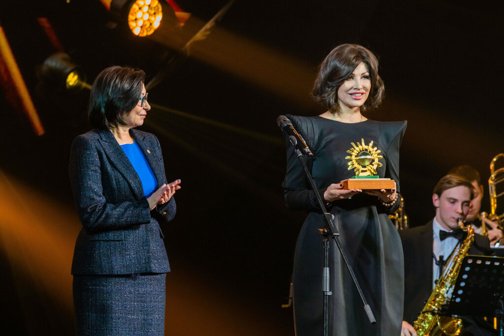 Лауреат государственной премии рф. Ленинская премия медаль. Что значит лауреат премии. Российский берег диплом лауреата. Диплом лауреата премии.