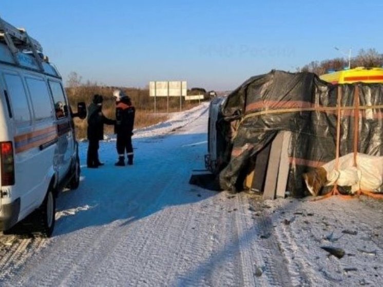     На трассе Благовещенск – Свободный столкнулись микроавтобус и легковое авто ФОТО: ГУ МЧС Амурской области