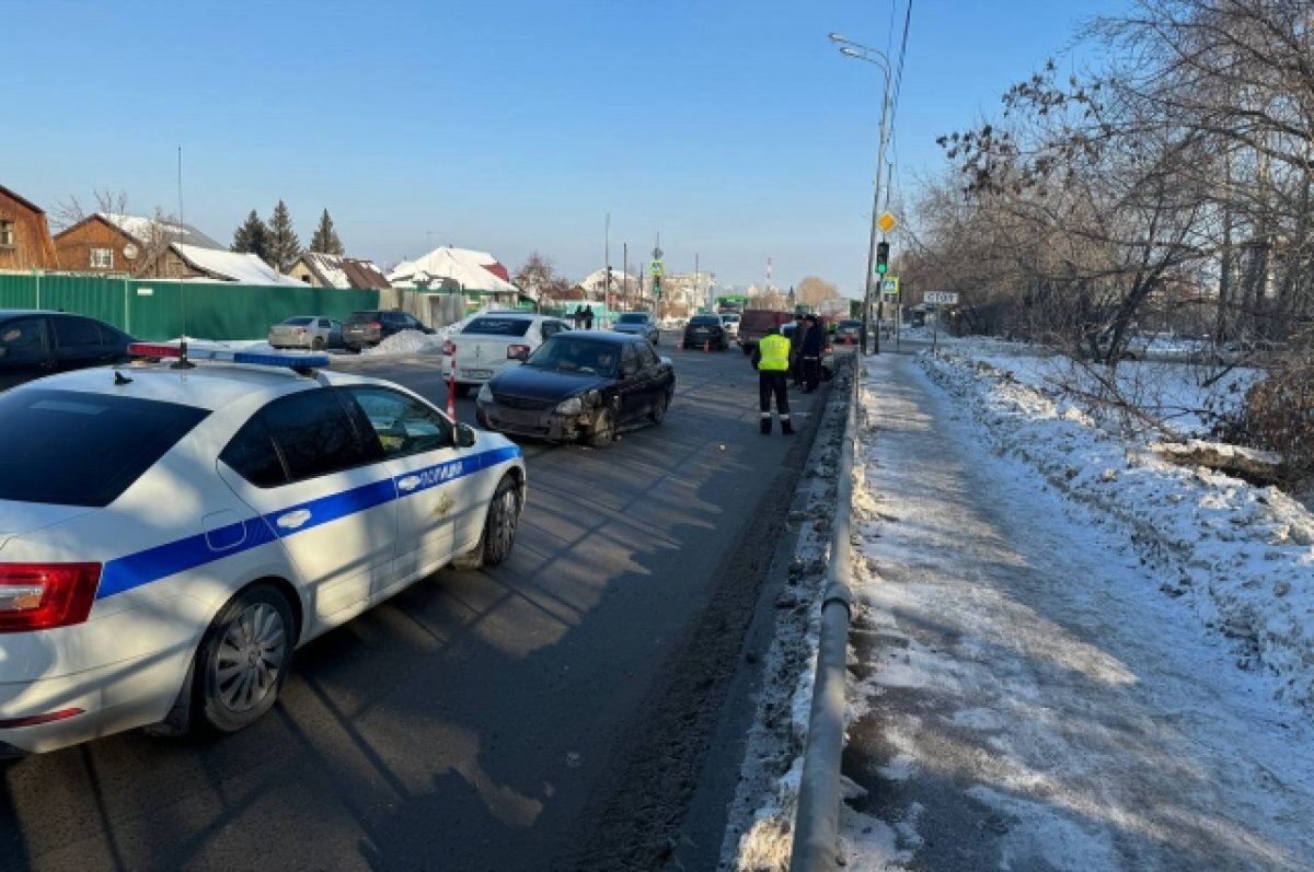    Тюменец разбил 4 автомобиля, чтобы не сбить бабушку