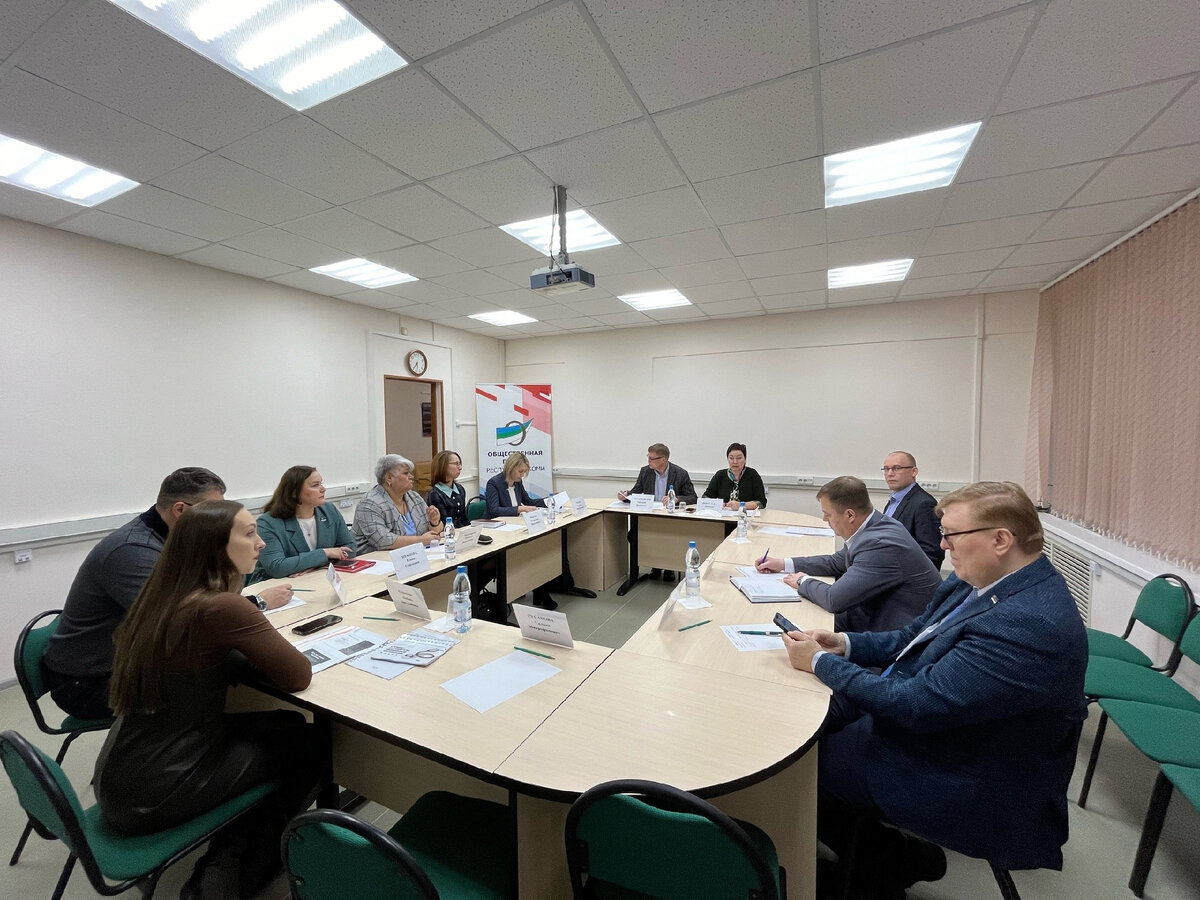 Финансы на белом фоне. Величина заработной платы. 2023. Мрот. Мрот 2023.