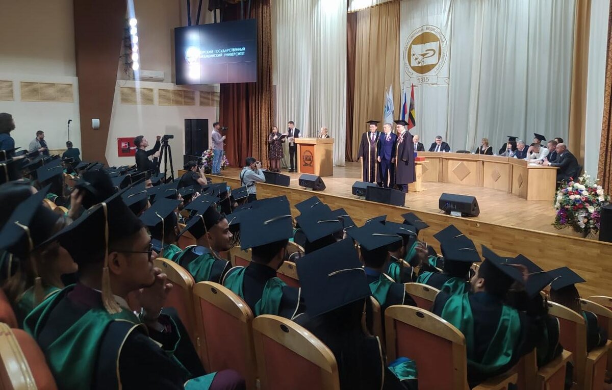    В Курске 147 студентов из 9 стран мира получили дипломы медуниверситета