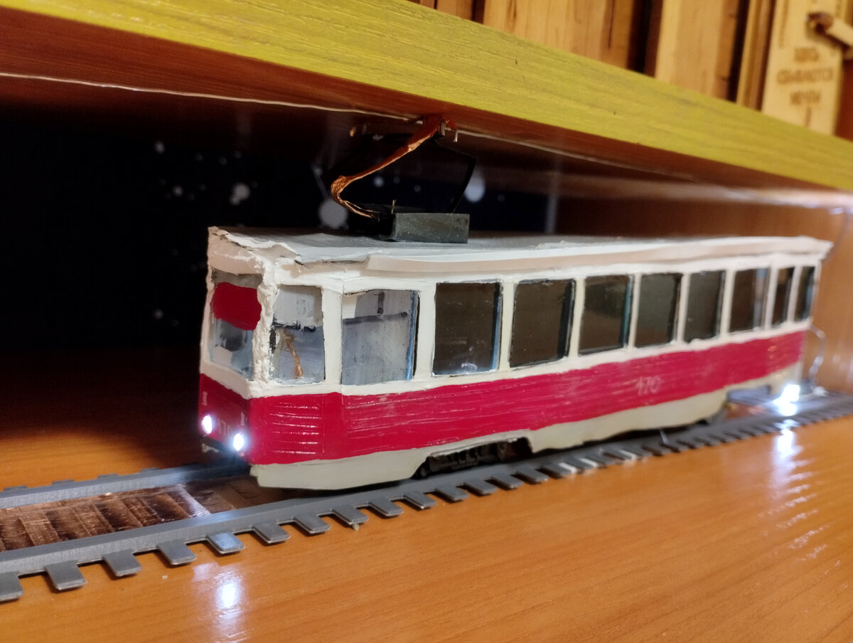 Модель имеет тонировку