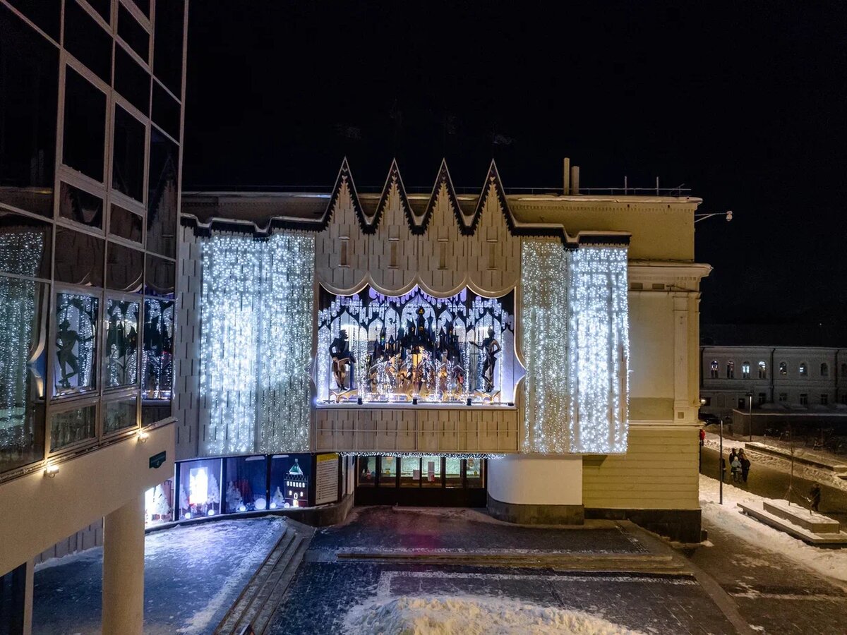 Кукольный театр в новогоднем оформлении