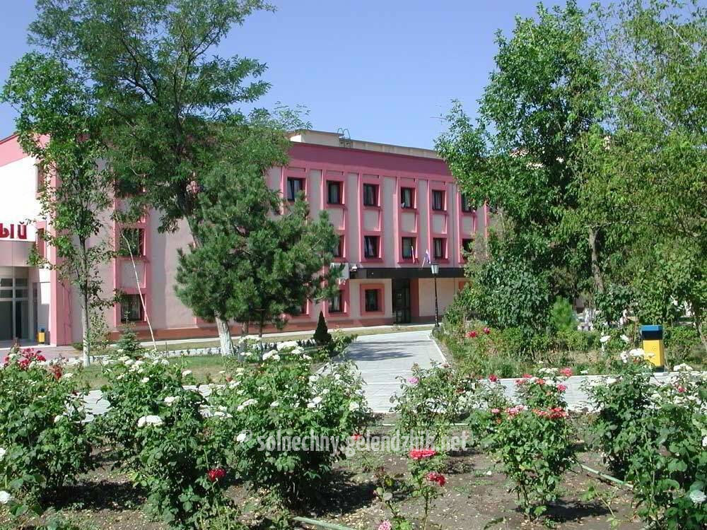 Корпус санатория Солнечный в Кабардинке