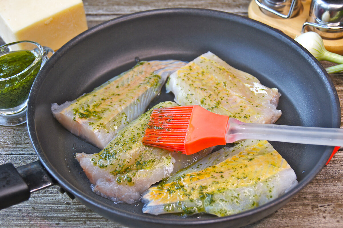 Жареная рыба в муке на сковороде - очень простой и быстрый рецепт с фото