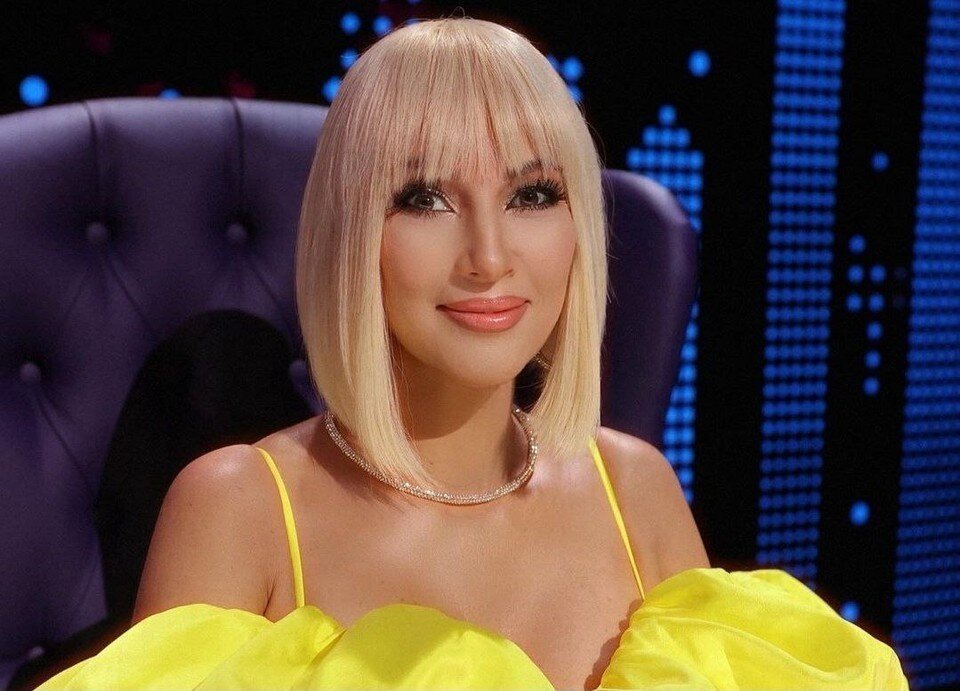 зачетка с пятерками. правила выставления годовых оценок. проницаемость качество человека. оценки в школе. фотография дневника с четвертными оценками.