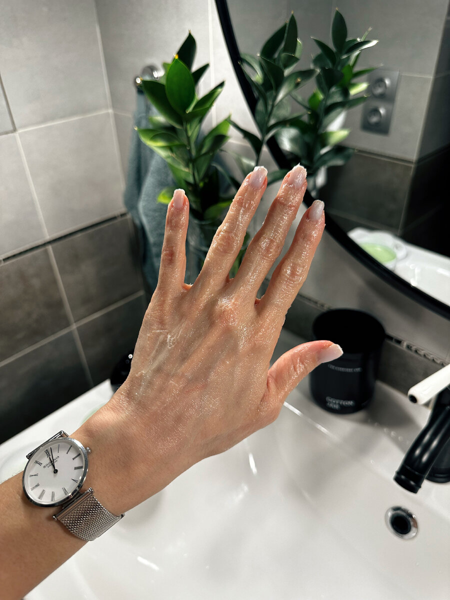 сотворение адама микеланджело бог руки. руки тянутся друг к другу. рука тянется к руке. руки тянутся где же ты где даже. с протянутой рукой.