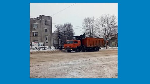 Уборка снега манипулятором.