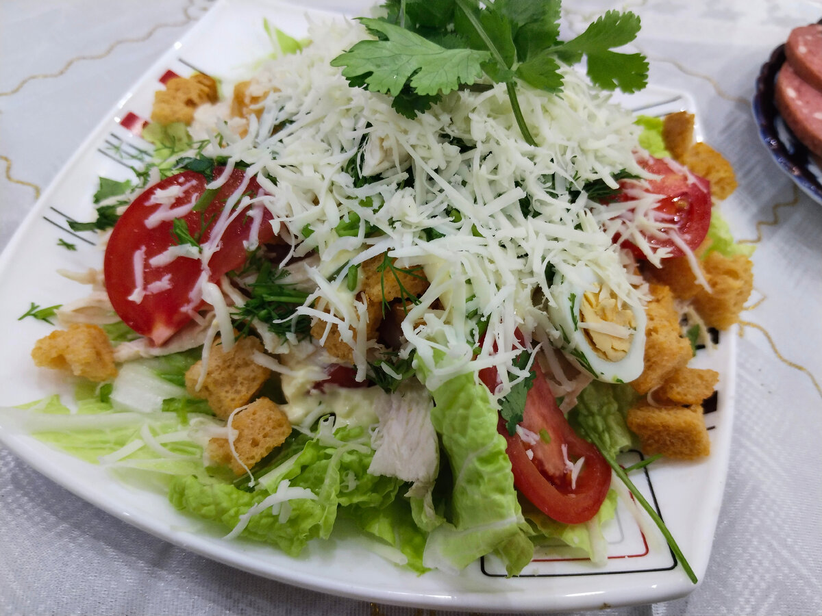 салат из помидор в трехстах метрах.